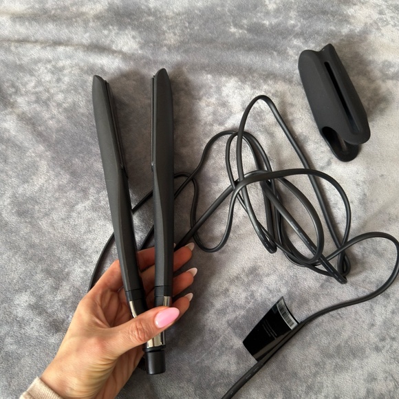 ghd Platinum+ Styler — 1” Flat Iron - Picture 2 of 6